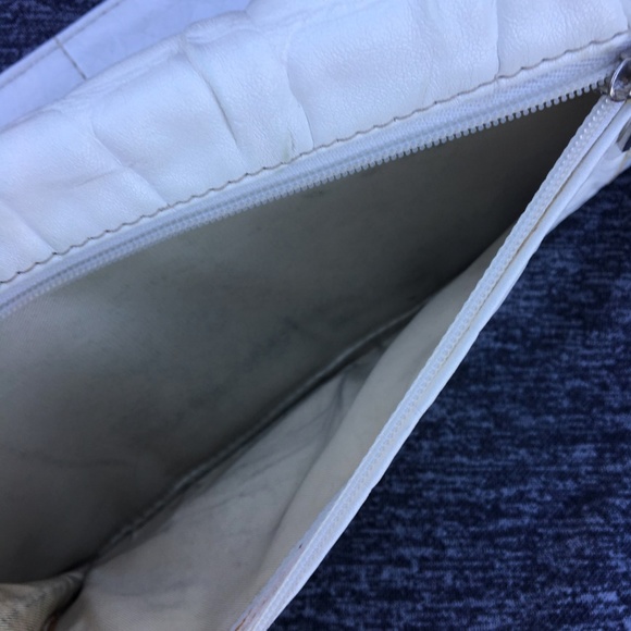 Guess Cream Crinkle Long Wallet Flat Snap Closure Faux Leather Vegan White - Picture 6 of 6